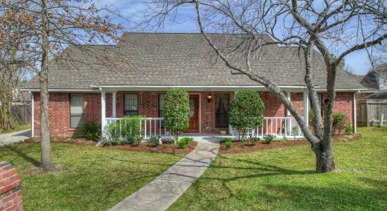Unforgettable Lake Conroe Walden - Florence Armbruster - Sale Testimonial